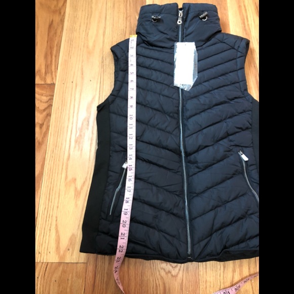 Black High Collar Sleeveless Puff Vest - Picture 13 of 13